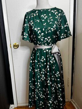 Unique Vintage - L (10-12) - Green Floral Print Dress with Satin Sash Accent